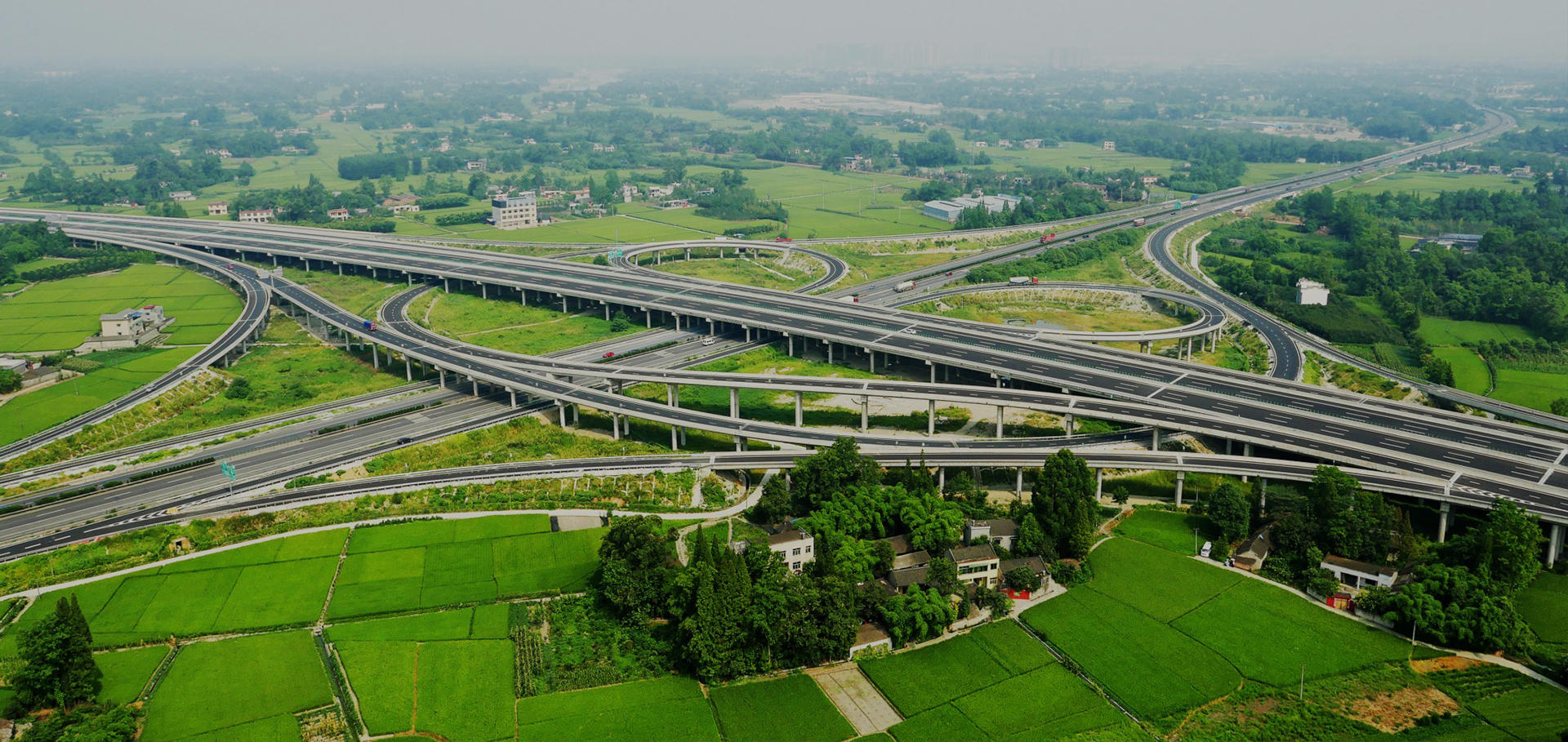 以百年基业为梦，以群策之力铸帆，建一项工程，竖一座丰碑